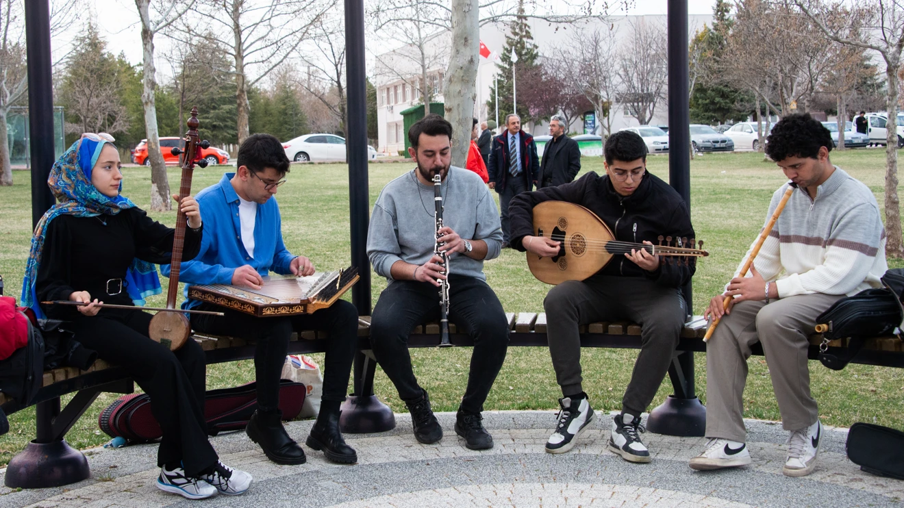 Depremzede ve engelli öğrenciler, iftar programında ağırlandı